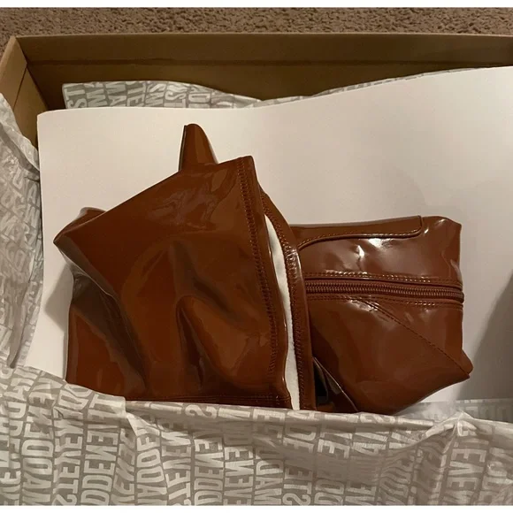 I am selling a pair of Steve Madden, brown over the knee boots, size 8. - Picture 3 of 4